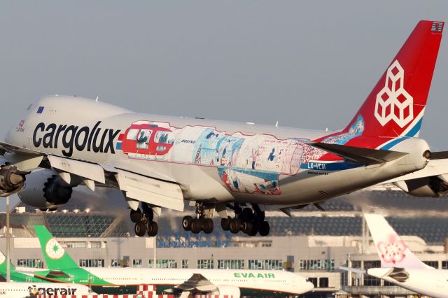 BOEING 747-8 (LX-VCM)