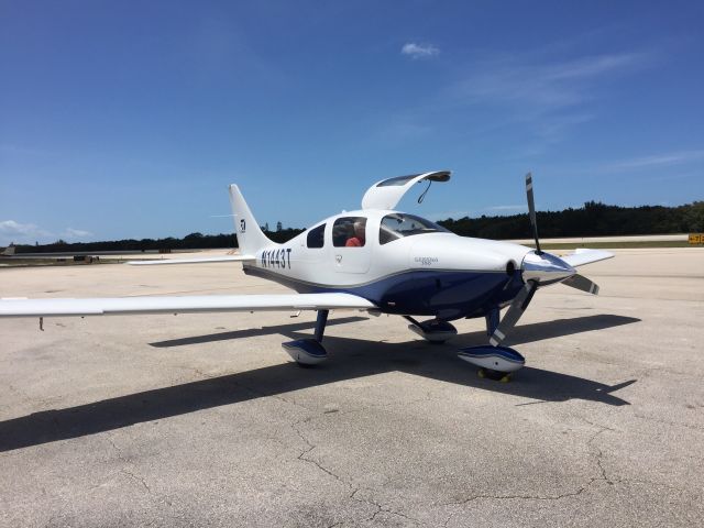 Cessna 350 (N1443T)