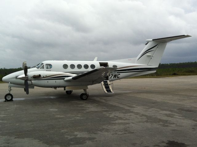 Beechcraft Super King Air 200 —