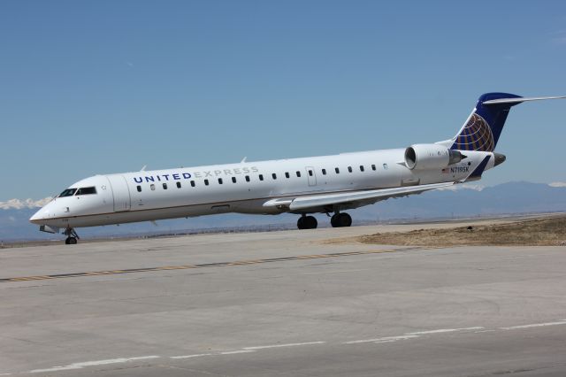 Canadair Regional Jet CRJ-700 (N719SK) - On taxiway G on the way for take off on runway 25.