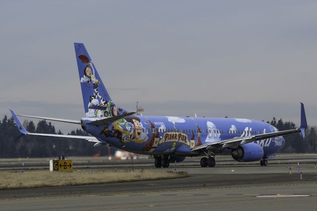 Boeing 737-700 (N537AS) - "Pixar Pier" awaiting departure for Honolulu, HI 20 Jan 2021