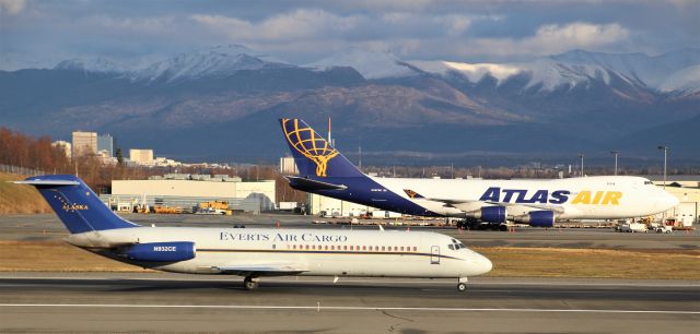 McDonnell Douglas DC-9-30 (N932CE) - Not many of these flying anymore,this one is has been flying since 1970.