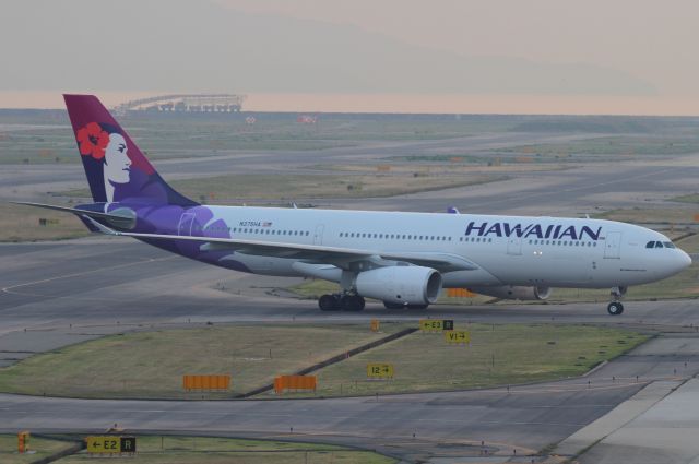 Airbus A330-200 (N375HA)