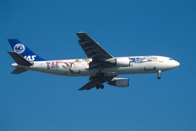 Airbus A300F4-200 (JA8472) - Final Approach to Tokyo-Haneda Intl Airport Rwy16L on 2002/12/14