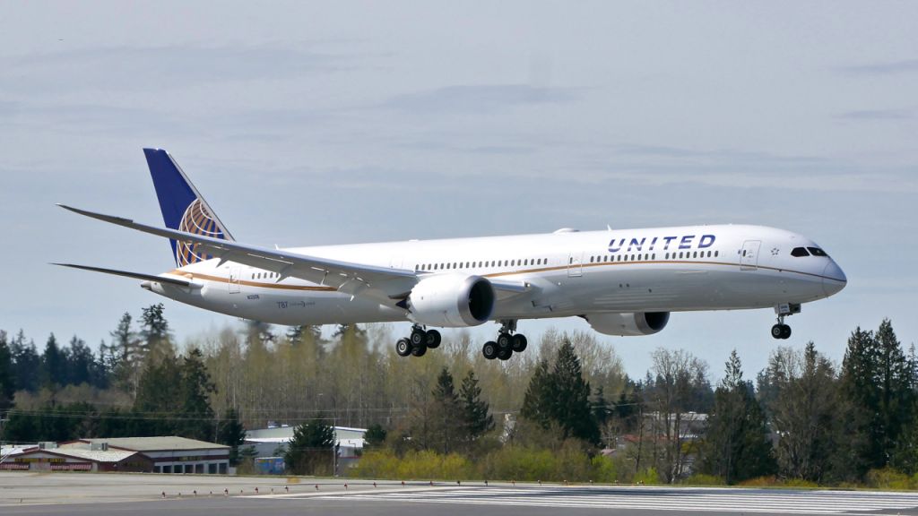 BOEING 787-10 Dreamliner (N14001) - UAL2686 from KIAD on short final to Rwy 34L on 4.1.19. (ln 814 / cn 60140).