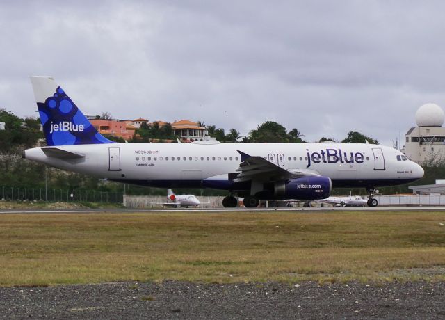 Airbus A320 (N536JB)