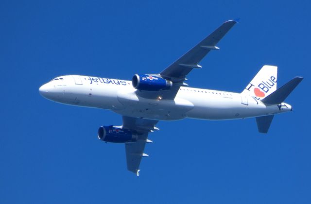 Airbus A320 (N586JB) - Shown here is a jetBlue Airbus A320 a few minutes until it lands in the Spring of 2018.