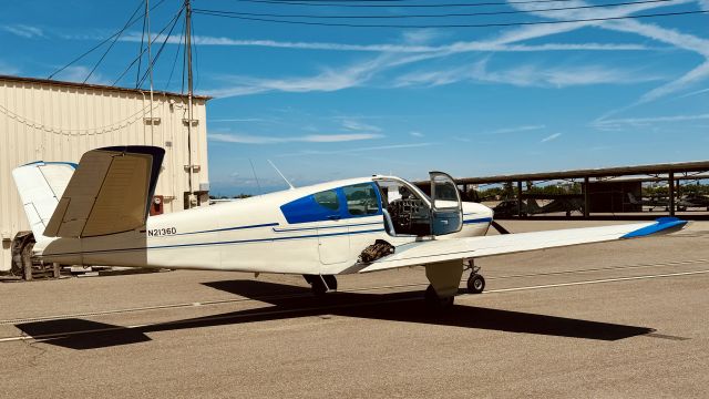 Beechcraft 35 Bonanza (N2136D)