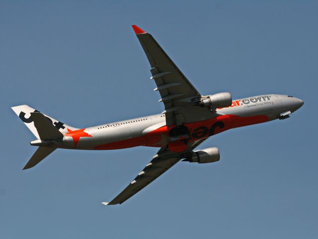 Airbus A330-200 (VH-EBF)