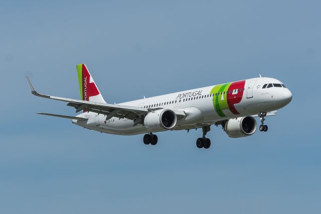 Airbus A321 (CS-TJP) - WAW SPOTTING