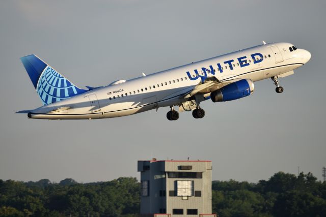 Airbus A320 (N412UA) - 5-L 8-22-22