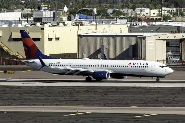 Boeing 737-800 (N881DN)