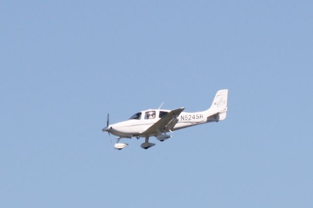 Cirrus SR-22 (N524SR) - Cirrus SR-22  (N524SR) arrives at Sarasota-Bradenton International Airport following a flight from Cobb County Airport