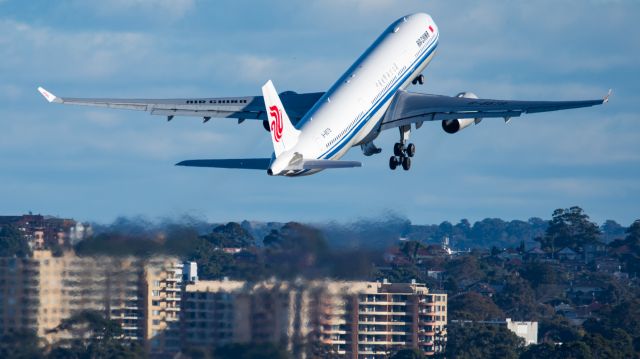 Airbus A330-300 (B-8579)