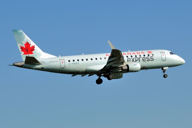 Embraer 175 (C-FEKH)