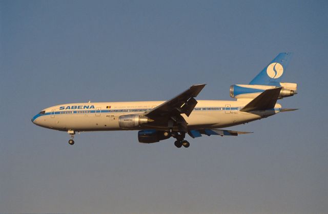 McDonnell Douglas DC-10 (OO-SLC) - Final Approach to Narita Intl Airport Rwy34 on 1989/01/03