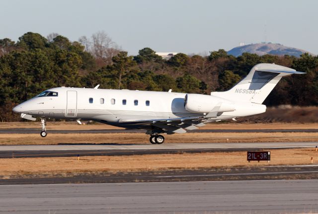 Bombardier Challenger 300 (N695BA)