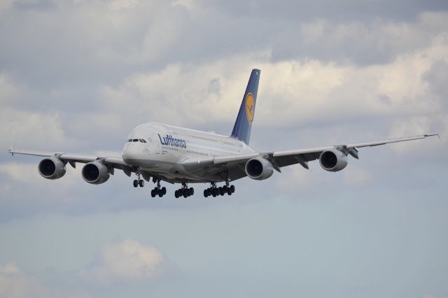 Airbus A380-800 (D-AIMB)