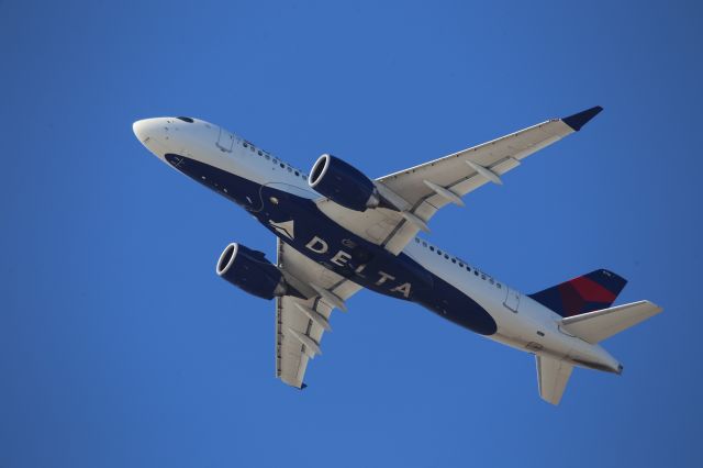 Airbus A220-100 (N116DU)