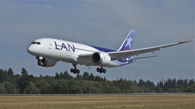 Boeing 787-8 (CC-BBA) - BOE536 on final approach to runway 34L to complete a flight test on 8/20/12. (LN:68 / c/n 38472).