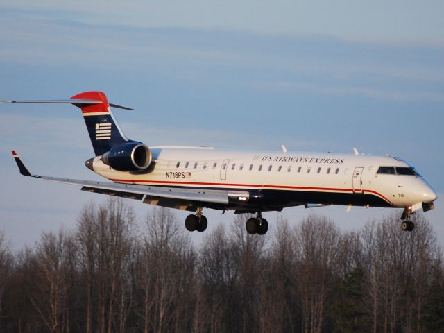 Canadair Regional Jet CRJ-700 (N718PS) - 18C - 2/14/10