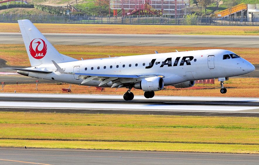Embraer 170/175 (JA222J) - Landing
