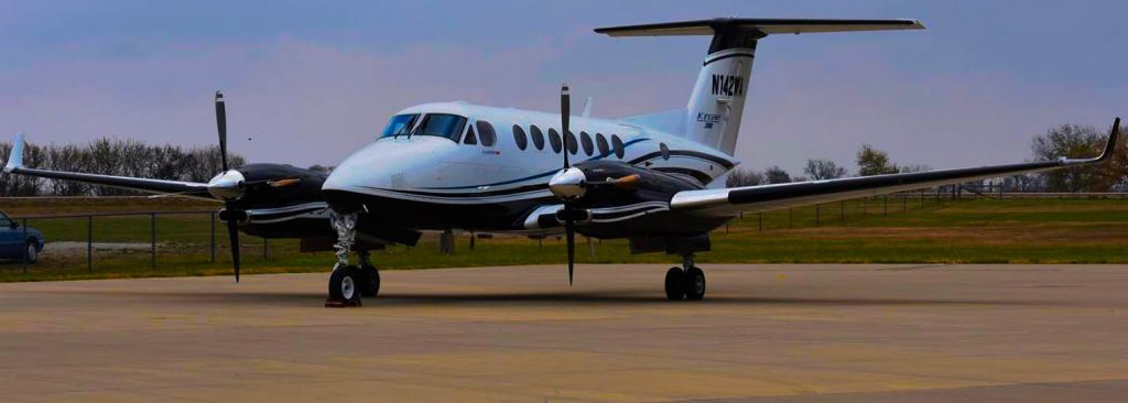 Beechcraft Super King Air 300 (N142WA)