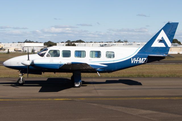 Piper Navajo (VH-MZI)