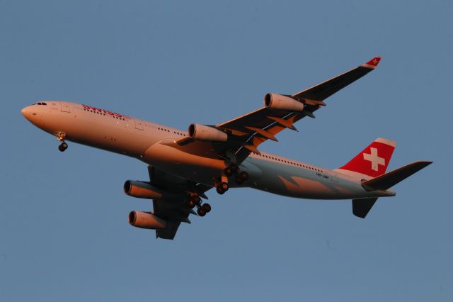 Airbus A340-300 (HB-JMF)