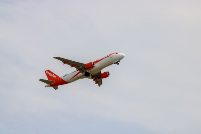 Airbus A320 (OE-ICK) - Taken from Kaagbaan, AMS