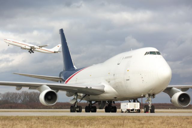 Boeing 747-400 (N743WA)