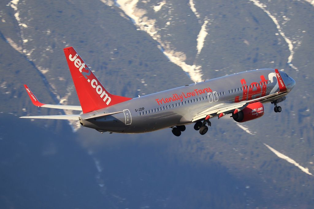 Boeing 737-800 (G-JZHP)
