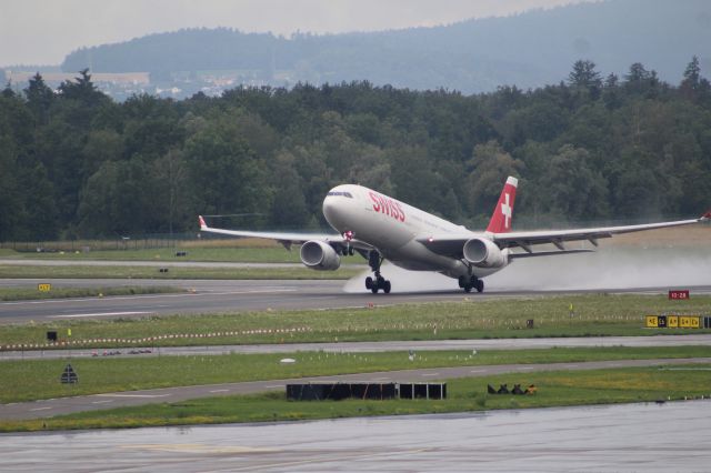 Airbus A340-300 (HB-JHG)