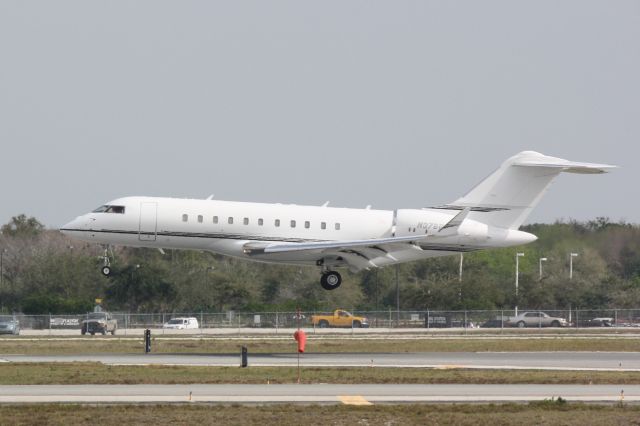 Bombardier Global Express (N376G) - N376G arrives on Runway 32 at Sarasota-Bradenton International Airport