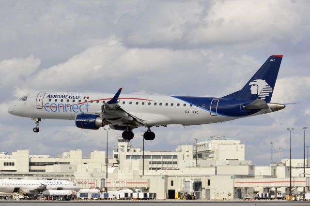 Embraer ERJ-190 (XA-HAC)