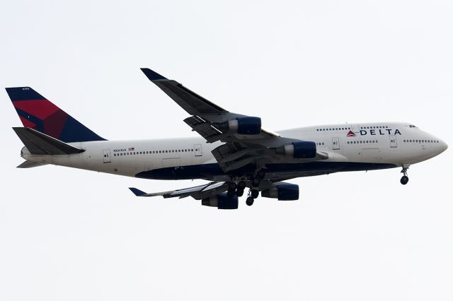 Boeing 747-400 (N663US)