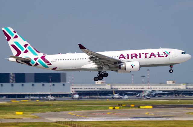 Airbus A330-200 (EI-GGO)