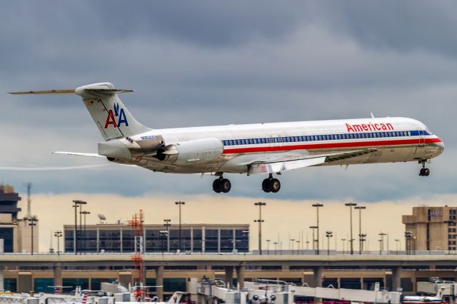 McDonnell Douglas MD-80 —