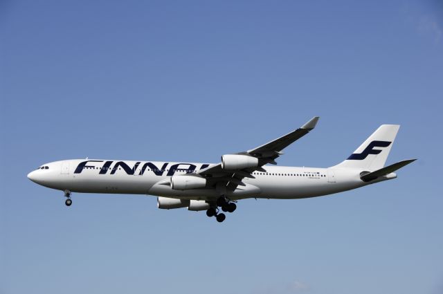 Airbus A340-300 (OH-LQG) - Final Approach to Narita Intl Airport Rwy16L on 2013/08/20