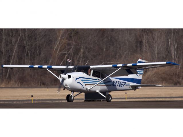 Cessna 152 (N474EP) - Touch and go runway 26.