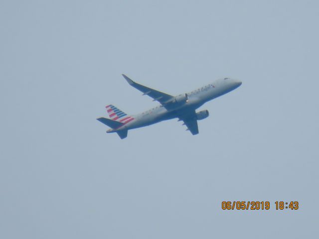 Embraer 170/175 (N256NN)