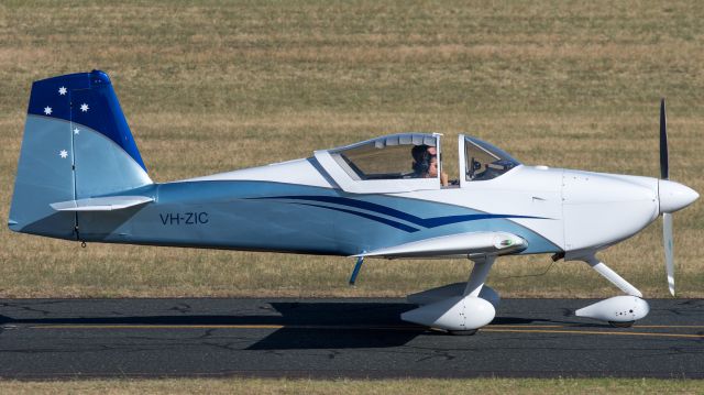 Vans RV-7 (VH-ZIC)