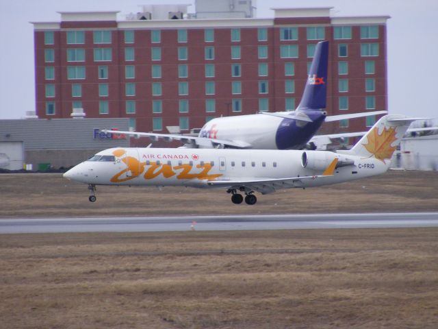 Canadair Regional Jet CRJ-200 (C-FRID)