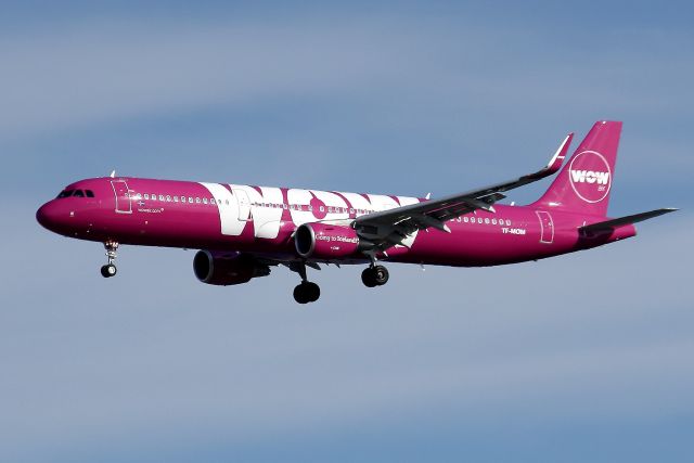 Airbus A321 (TF-MOM) - WOW Air 125 arriving from Reykjavik, Iceland