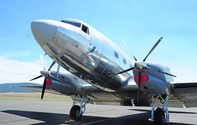 Douglas DC-3 (N9923S)