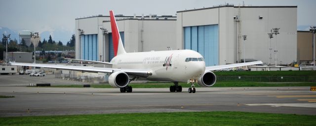 BOEING 767-300 (JA622J) - Japan Airlines 767-300 Taxing To Runway 16R at Paine Field.