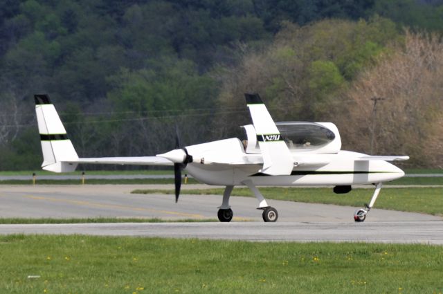 RUTAN Long-EZ (N271J) - Seen at KFDK on 4/26/2009.