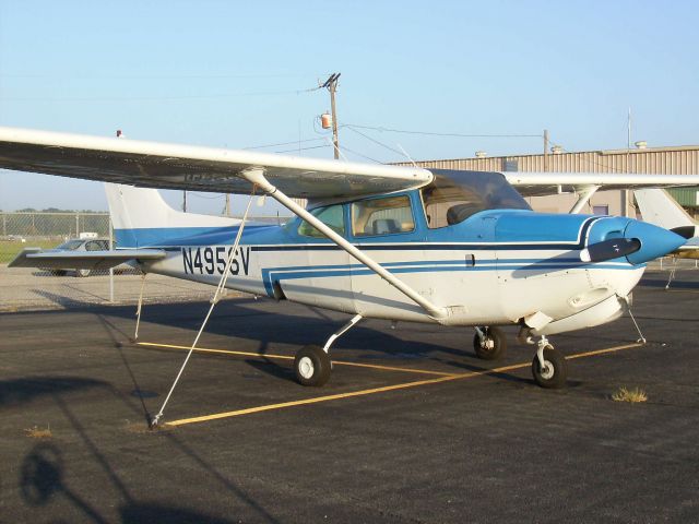 Cessna Skyhawk (N4956V)