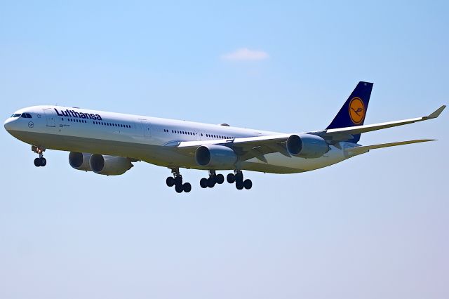 Airbus A340-600 (D-AIHC)