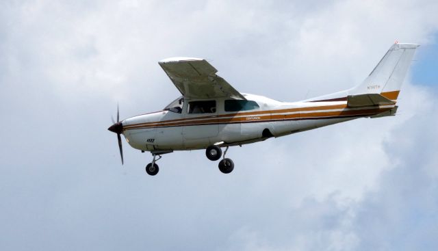 Cessna Centurion (N761TH) - On final is this 1978 Cessna Centurion T210M in the Summer of 2019.